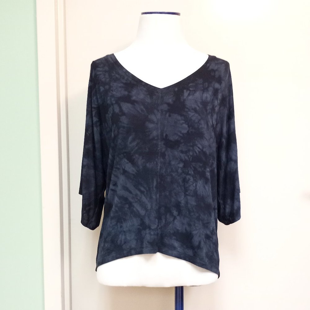 NWT Tahari Scoop V-Neck Dolman Shirt Tie Dye Batik (S)